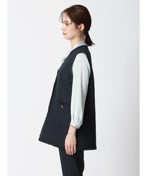 SUIT SQUARE（スーツスクエア）の「フリンジⅤカラージレ ハンドウォッシュ ツイード 織柄（ベスト・レディース・ネイビー/ホワイト・38(9号)）」の14枚目の写真