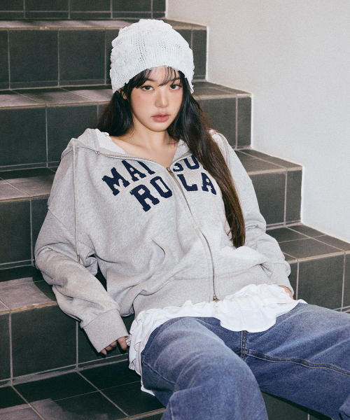 ROLAROLA(ロラロラ)の「MAISON DE ROLA EMBROIDERY HOOD ZIP-UP GRAY(パーカー・レディース・グレー・FREE)」の6枚目の写真