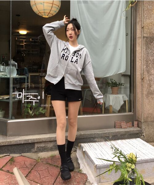ROLAROLA(ロラロラ)の「MAISON DE ROLA EMBROIDERY HOOD ZIP-UP GRAY(パーカー・レディース・グレー・FREE)」の4枚目の写真