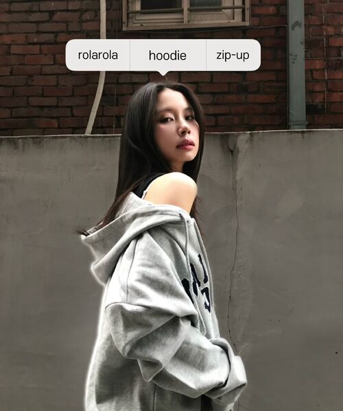 ROLAROLA(ロラロラ)の「MAISON DE ROLA EMBROIDERY HOOD ZIP-UP GRAY(パーカー・レディース・グレー・FREE)」の2枚目の写真