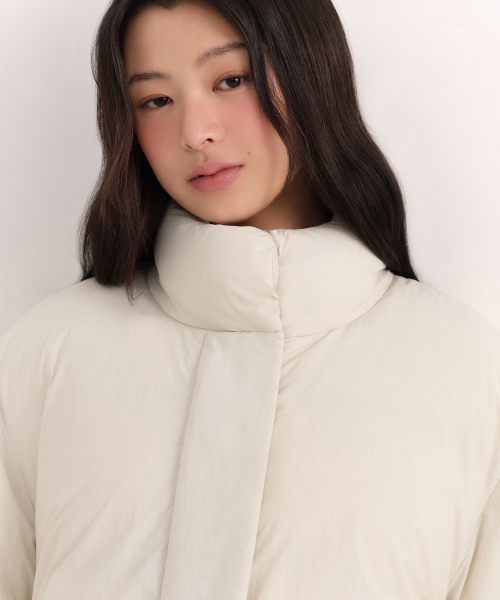 MUSINSA STANDARD WOMAN（ムシンサスタンダードウーマン）の「ウィメンズハイネックミニマルダウンジャケット[クリーム]（ダウンジャケット/コート・レディース・その他・SMALL/MEDIUM/LARGE/X-SMALL）」の5枚目の写真