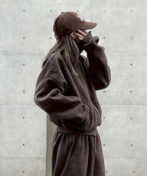 YACA（ヤーカ）の「Cropped Fleece Zip Tops/クロップドフリースジップトップス（ジャージ・レディース・ブラウン/グレー・FREE）」の2枚目の写真