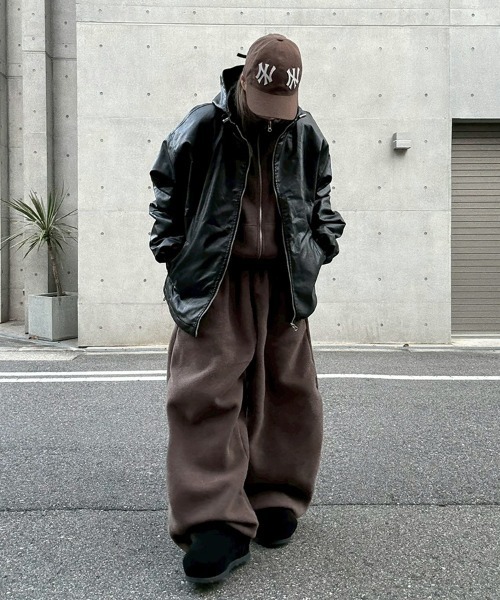 YACA（ヤーカ）の「Cropped Fleece Zip Tops/クロップドフリースジップトップス（ジャージ・レディース・ブラウン/グレー・FREE）」の9枚目の写真