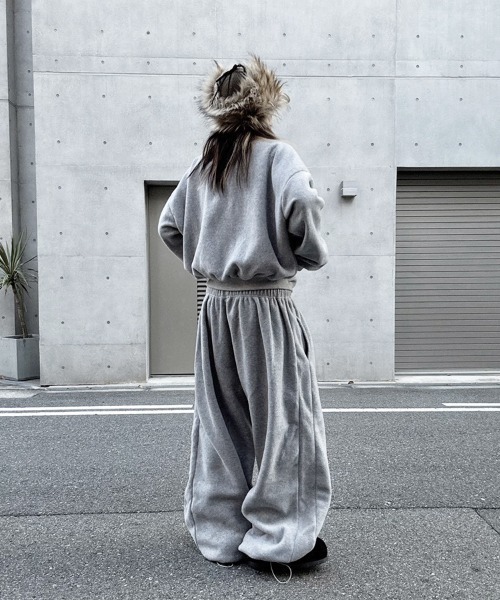 YACA（ヤーカ）の「Cropped Fleece Zip Tops/クロップドフリースジップトップス（ジャージ・レディース・ブラウン/グレー・FREE）」の19枚目の写真