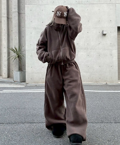 YACA（ヤーカ）の「Cropped Fleece Zip Tops/クロップドフリースジップトップス（ジャージ・レディース・ブラウン/グレー・FREE）」の8枚目の写真