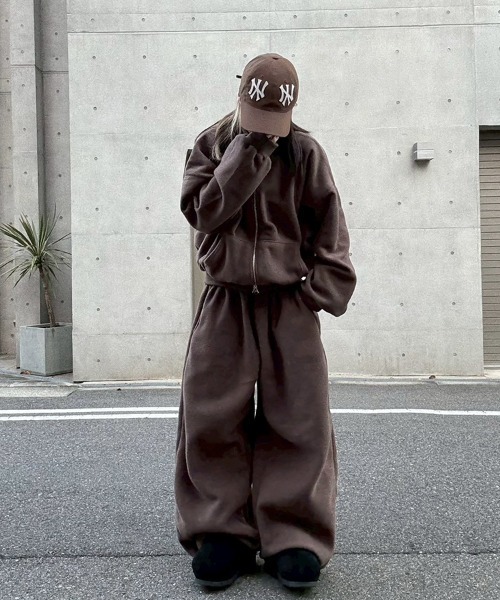 YACA（ヤーカ）の「Cropped Fleece Zip Tops/クロップドフリースジップトップス（ジャージ・レディース・ブラウン/グレー・FREE）」の3枚目の写真