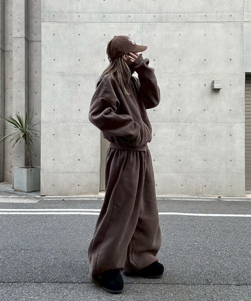 YACA（ヤーカ）の「Cropped Fleece Zip Tops/クロップドフリースジップトップス（ジャージ・レディース・ブラウン/グレー・FREE）」の5枚目の写真