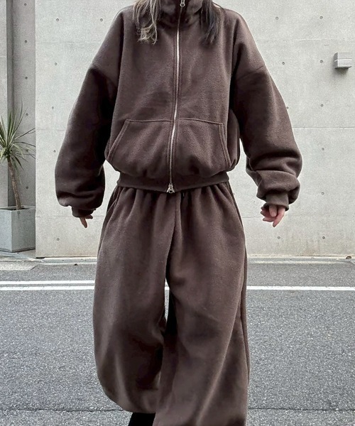 YACA（ヤーカ）の「Cropped Fleece Zip Tops/クロップドフリースジップトップス（ジャージ・レディース・ブラウン/グレー・FREE）」の7枚目の写真