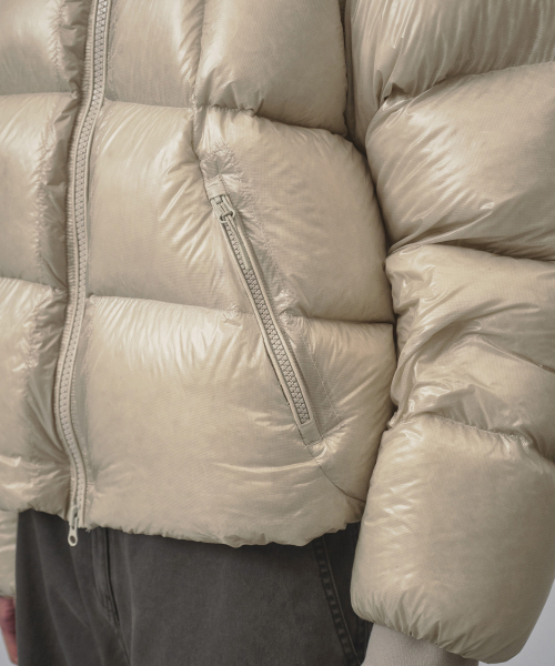 MUSINSA STANDARD WOMAN（ムシンサスタンダードウーマン）の「[シティレジャー] ウィメンズシアリップストップフード付きダウンショートパディングジャケット [ライトベージュ]（ダウンジャケット/コート・レディース・その他・SMALL/MEDIUM/LARGE/X-SMALL）」の7枚目の写真