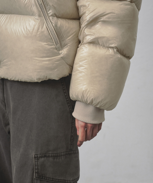 MUSINSA STANDARD WOMAN（ムシンサスタンダードウーマン）の「[シティレジャー] ウィメンズシアリップストップフード付きダウンショートパディングジャケット [ライトベージュ]（ダウンジャケット/コート・レディース・その他・SMALL/MEDIUM/LARGE/X-SMALL）」の8枚目の写真