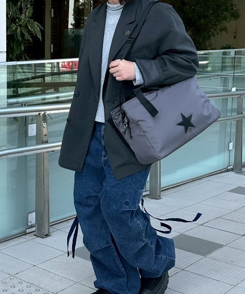 CONVERSE TOKYO(コンバーストウキョウ)の「BIG POCKET NYLON TOTE BAG(トートバッグ・レディース・グレー/ブラウン/ブラック・FREE)」の14枚目の写真