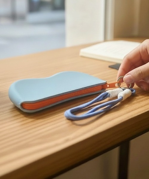 Fun & Daily(ファンアンドデイリー)の「F&D : シリコンカラー メガネ&サングラス ケース(メガネ・レディース・ピンク/ベージュ/ブルーグリーン/イエロー/オレンジ/ブルー・FREE)」の3枚目の写真