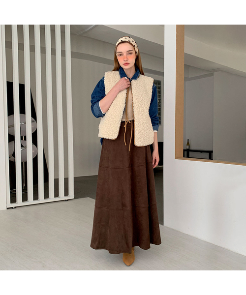 VASCARA(バスカラ)の「Suede Flare Long Skirt (3colors)(スカート・レディース・ベージュ/ブラウン/グレー・SMALL/MEDIUM)」の1枚目の写真