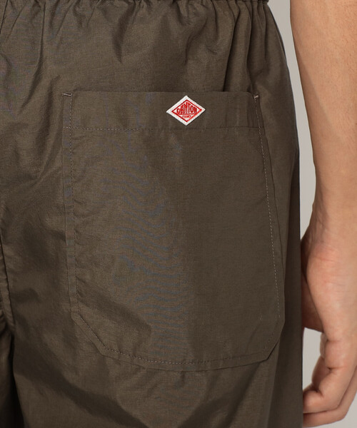 DANTON（ダントン）の「Men's Stunner Nylon 2tuck Easy Pants（その他パンツ・メンズ・グレイッシュベージュ/ブラック/オリーブ/ピンク系その他/グレー系その他・42/38/40/44）」の15枚目の写真