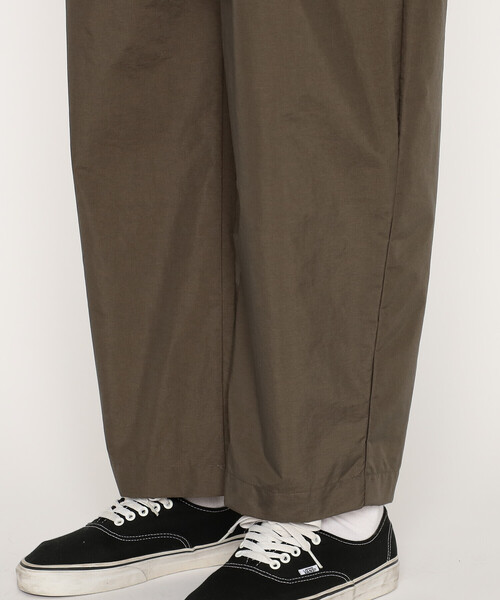 DANTON（ダントン）の「Men's Stunner Nylon 2tuck Easy Pants（その他パンツ・メンズ・グレイッシュベージュ/ブラック/オリーブ/ピンク系その他/グレー系その他・42/38/40/44）」の16枚目の写真