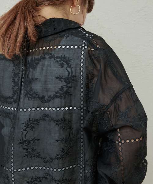 PUAL CE CIN（ピュアルセシン）の「パッチワーク刺繍レースブラウス（シャツ/ブラウス・レディース・オフホワイト/ブラック・FREE）」の4枚目の写真