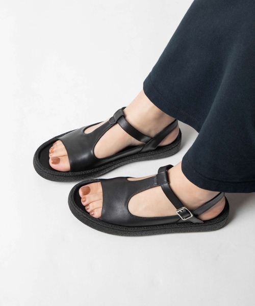 MOHI（モヒ）の「MOHI  MOHI T Strap Leather Sandal モヒ Tストラップ レザーサンダル（サンダル・レディース・ブラック・37/36/38）」の2枚目の写真