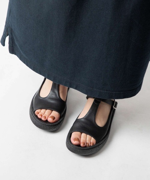 MOHI（モヒ）の「MOHI  MOHI T Strap Leather Sandal モヒ Tストラップ レザーサンダル（サンダル・レディース・ブラック・37/36/38）」の3枚目の写真