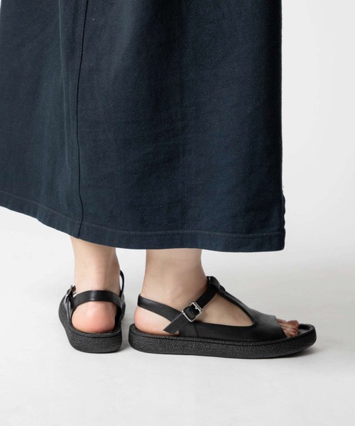 MOHI（モヒ）の「MOHI  MOHI T Strap Leather Sandal モヒ Tストラップ レザーサンダル（サンダル・レディース・ブラック・37/36/38）」の4枚目の写真