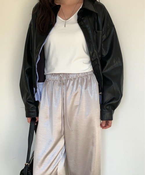 ROOPTOKYO(ループトウキョウ)の「シャツドッキング風フェイクレザーブルゾン 冬服(ブルゾン・レディース・アイボリー/ブラック・FREE)」の9枚目の写真