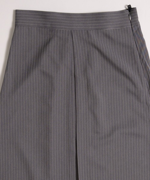 MUHET（ミュエータ）の「pinstripe tuck skirt / ピンストライプタックスカート（スカート・レディース・グレー/ネイビー・LARGE/MEDIUM）」の3枚目の写真