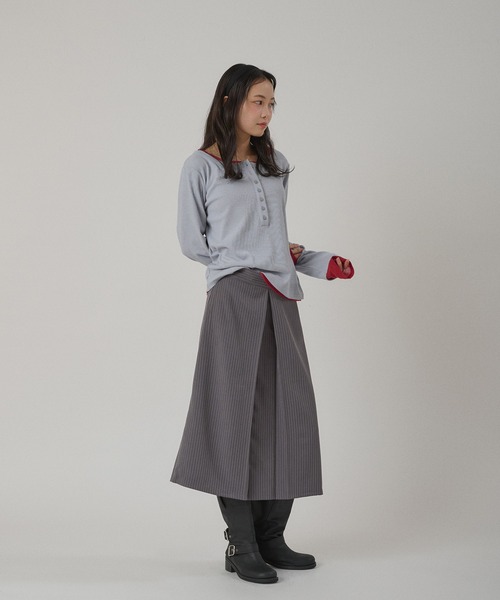 MUHET（ミュエータ）の「pinstripe tuck skirt / ピンストライプタックスカート（スカート・レディース・グレー/ネイビー・LARGE/MEDIUM）」の7枚目の写真