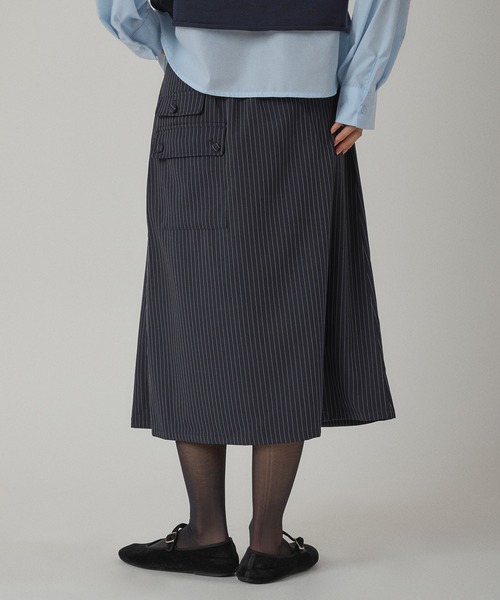 MUHET（ミュエータ）の「pinstripe tuck skirt / ピンストライプタックスカート（スカート・レディース・グレー/ネイビー・LARGE/MEDIUM）」の14枚目の写真
