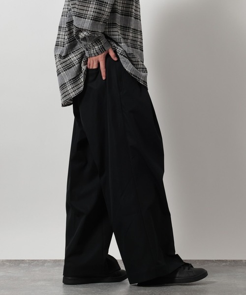 LAKOLE（ラコレ）の「【セットアップ可】3Dタックワイドパンツ / 648032（その他パンツ・メンズ・カーキ/ブラック・LARGE/MEDIUM）」の3枚目の写真