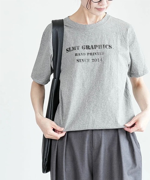 SOLAMONAT(ソラモナ)の「パフ天竺 裾リブベーシックプリントT ステンシルSLM(Tシャツ/カットソー・レディース・ブラック/ホワイト/杢グレー・FREE)」の1枚目の写真