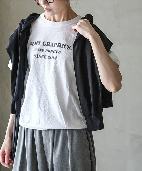 SOLAMONAT(ソラモナ)の「パフ天竺 裾リブベーシックプリントT ステンシルSLM(Tシャツ/カットソー・レディース・ブラック/ホワイト/杢グレー・FREE)」の4枚目の写真