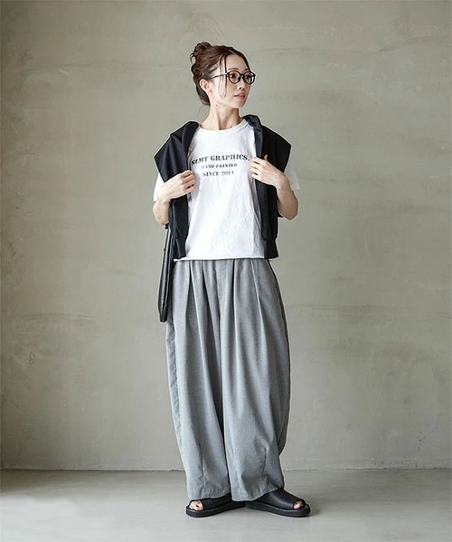 SOLAMONAT(ソラモナ)の「パフ天竺 裾リブベーシックプリントT ステンシルSLM(Tシャツ/カットソー・レディース・ブラック/ホワイト/杢グレー・FREE)」の5枚目の写真
