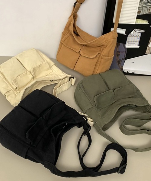 WESTBOY(ウエストボーイ)の「ユニセックス ポケット付き キャンバス ショルダーバッグ WO26S5BG06(ショルダーバッグ・メンズ・ホワイト/ブラック・FREE)」の3枚目の写真