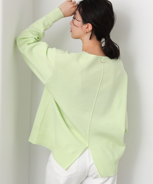 Gready Brilliant(グレディブリリアン)の「LU浅Vネック後スリットニット(ニット/セーター・レディース・黄緑系/グレイッシュベージュ・38)」の2枚目の写真
