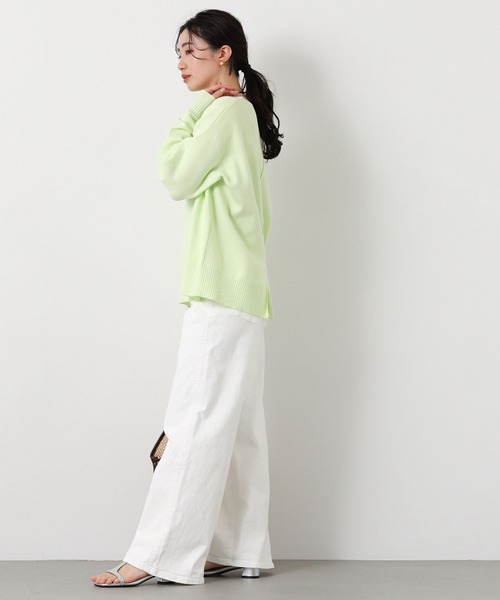 Gready Brilliant(グレディブリリアン)の「LU浅Vネック後スリットニット(ニット/セーター・レディース・黄緑系/グレイッシュベージュ・38)」の16枚目の写真