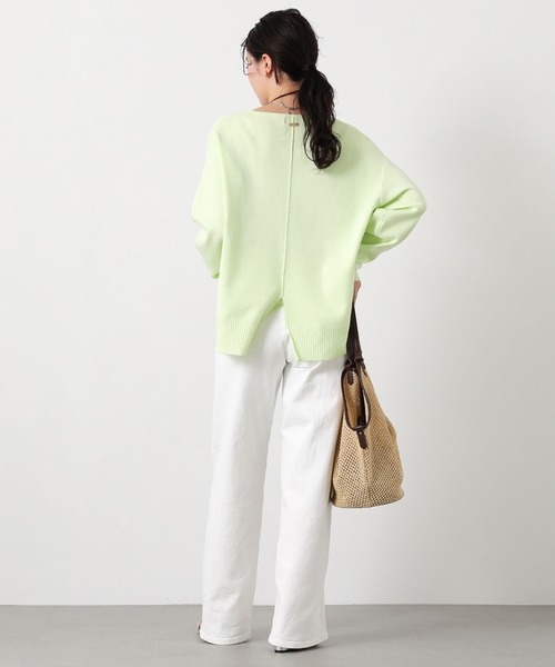 Gready Brilliant(グレディブリリアン)の「LU浅Vネック後スリットニット(ニット/セーター・レディース・黄緑系/グレイッシュベージュ・38)」の17枚目の写真