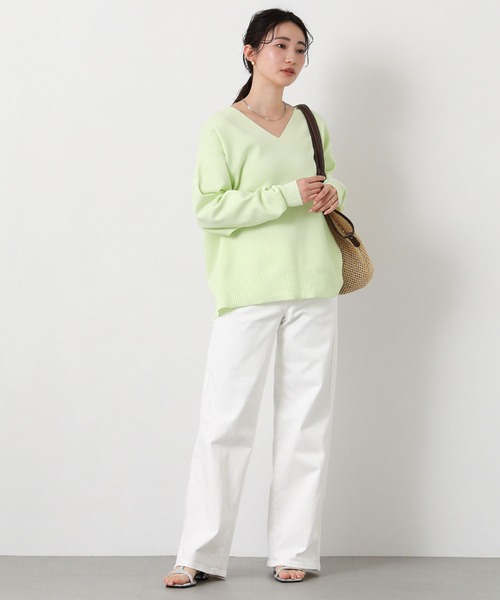 Gready Brilliant(グレディブリリアン)の「LU浅Vネック後スリットニット(ニット/セーター・レディース・黄緑系/グレイッシュベージュ・38)」の18枚目の写真