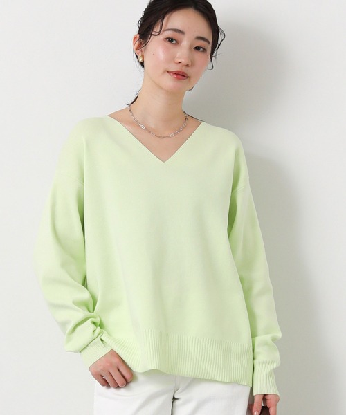 Gready Brilliant(グレディブリリアン)の「LU浅Vネック後スリットニット(ニット/セーター・レディース・黄緑系/グレイッシュベージュ・38)」の19枚目の写真