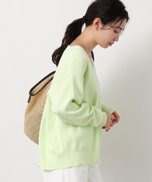 Gready Brilliant(グレディブリリアン)の「LU浅Vネック後スリットニット(ニット/セーター・レディース・黄緑系/グレイッシュベージュ・38)」の20枚目の写真