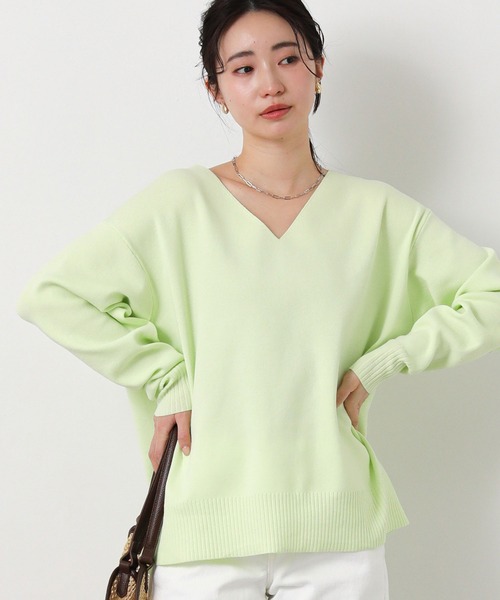 Gready Brilliant(グレディブリリアン)の「LU浅Vネック後スリットニット(ニット/セーター・レディース・黄緑系/グレイッシュベージュ・38)」の22枚目の写真