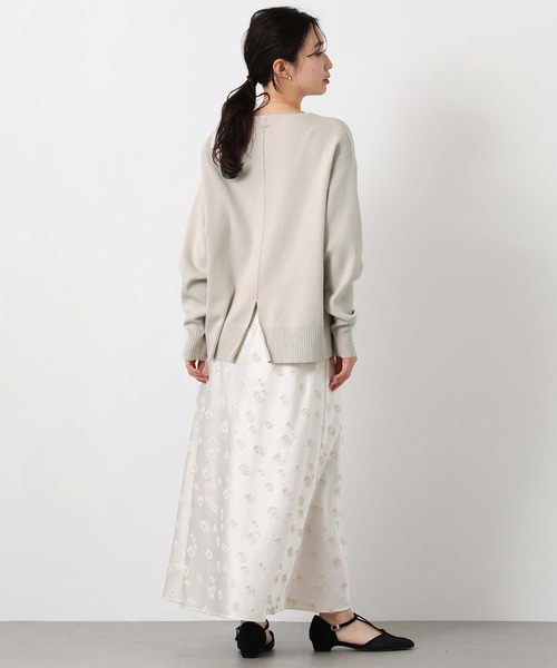 Gready Brilliant(グレディブリリアン)の「LU浅Vネック後スリットニット(ニット/セーター・レディース・黄緑系/グレイッシュベージュ・38)」の7枚目の写真