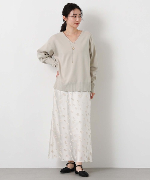 Gready Brilliant(グレディブリリアン)の「LU浅Vネック後スリットニット(ニット/セーター・レディース・黄緑系/グレイッシュベージュ・38)」の8枚目の写真