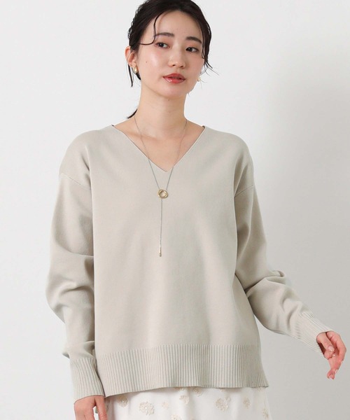 Gready Brilliant(グレディブリリアン)の「LU浅Vネック後スリットニット(ニット/セーター・レディース・黄緑系/グレイッシュベージュ・38)」の9枚目の写真