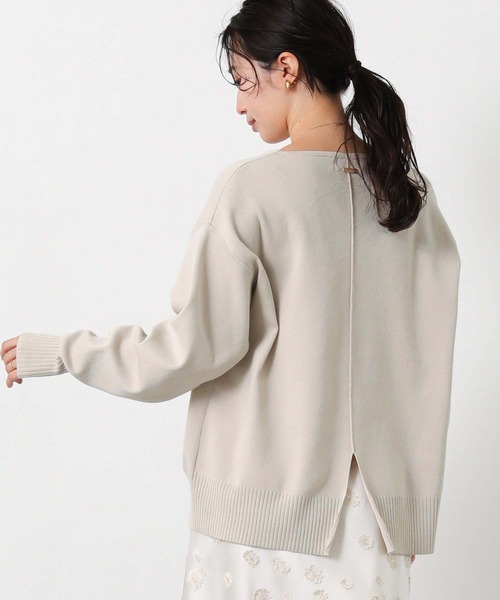 Gready Brilliant(グレディブリリアン)の「LU浅Vネック後スリットニット(ニット/セーター・レディース・黄緑系/グレイッシュベージュ・38)」の11枚目の写真