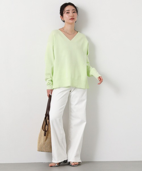 Gready Brilliant(グレディブリリアン)の「LU浅Vネック後スリットニット(ニット/セーター・レディース・黄緑系/グレイッシュベージュ・38)」の15枚目の写真