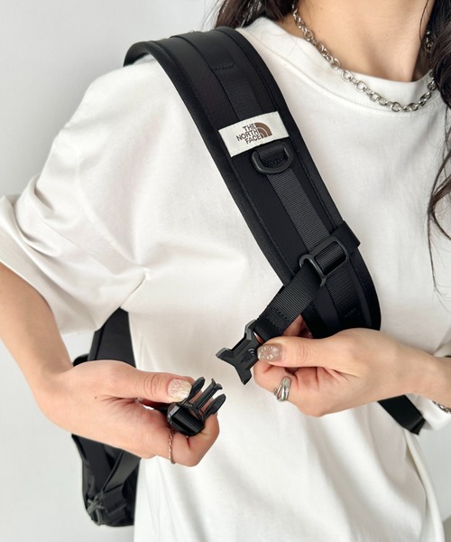 THE NORTH FACE(ザノースフェイス)の「【国内未発売】THE NORTH FACE(ザ・ノースフェイス)/軽量 A4 PC収納可 ボディバッグ ワンショルダーバッグ エレクトロン スリングバッグ/ELECTRON SLING BAG(ショルダーバッグ・レディース・ブラック/ダークグレー・FREE)」の7枚目の写真