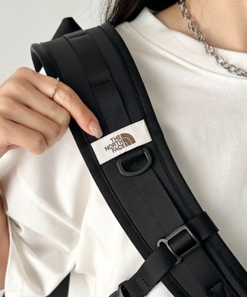 THE NORTH FACE(ザノースフェイス)の「【国内未発売】THE NORTH FACE(ザ・ノースフェイス)/軽量 A4 PC収納可 ボディバッグ ワンショルダーバッグ エレクトロン スリングバッグ/ELECTRON SLING BAG(ショルダーバッグ・レディース・ブラック/ダークグレー・FREE)」の6枚目の写真