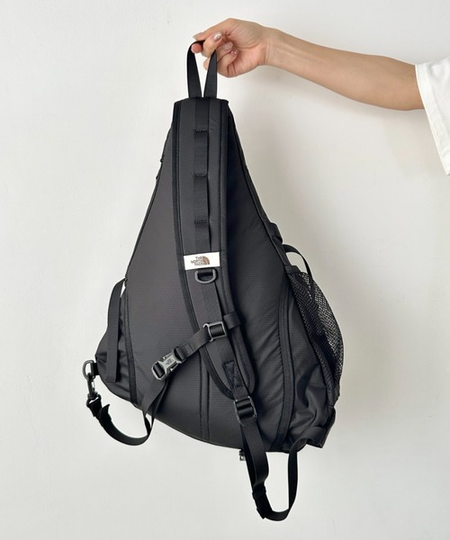 THE NORTH FACE(ザノースフェイス)の「【国内未発売】THE NORTH FACE(ザ・ノースフェイス)/軽量 A4 PC収納可 ボディバッグ ワンショルダーバッグ エレクトロン スリングバッグ/ELECTRON SLING BAG(ショルダーバッグ・レディース・ブラック/ダークグレー・FREE)」の22枚目の写真