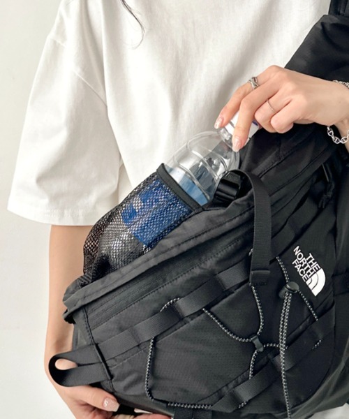 THE NORTH FACE(ザノースフェイス)の「【国内未発売】THE NORTH FACE(ザ・ノースフェイス)/軽量 A4 PC収納可 ボディバッグ ワンショルダーバッグ エレクトロン スリングバッグ/ELECTRON SLING BAG(ショルダーバッグ・レディース・ブラック/ダークグレー・FREE)」の5枚目の写真
