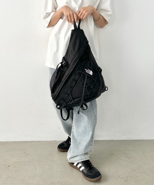 THE NORTH FACE(ザノースフェイス)の「【国内未発売】THE NORTH FACE(ザ・ノースフェイス)/軽量 A4 PC収納可 ボディバッグ ワンショルダーバッグ エレクトロン スリングバッグ/ELECTRON SLING BAG(ショルダーバッグ・レディース・ブラック/ダークグレー・FREE)」の13枚目の写真