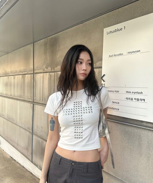 VOONT（ブント）の「Stud Cross T-shirt (IVORY)（Tシャツ/カットソー・レディース・アイボリー・SMALL/MEDIUM）」の21枚目の写真